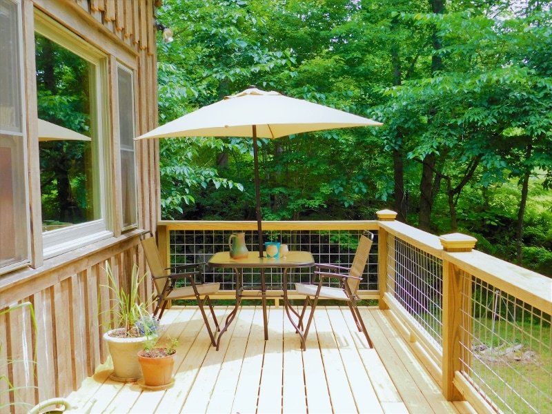 A Cost-Conscious "See Through" Deck Railing Made with 