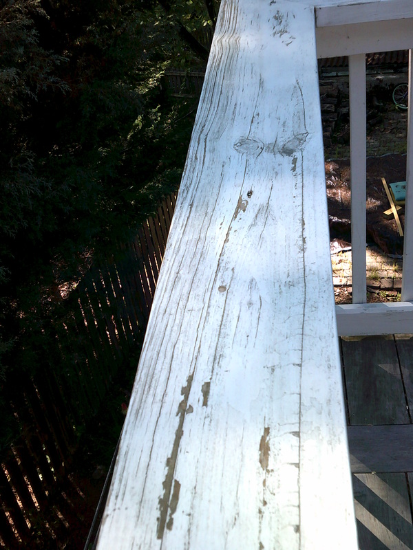 Picture of a peeling railing.