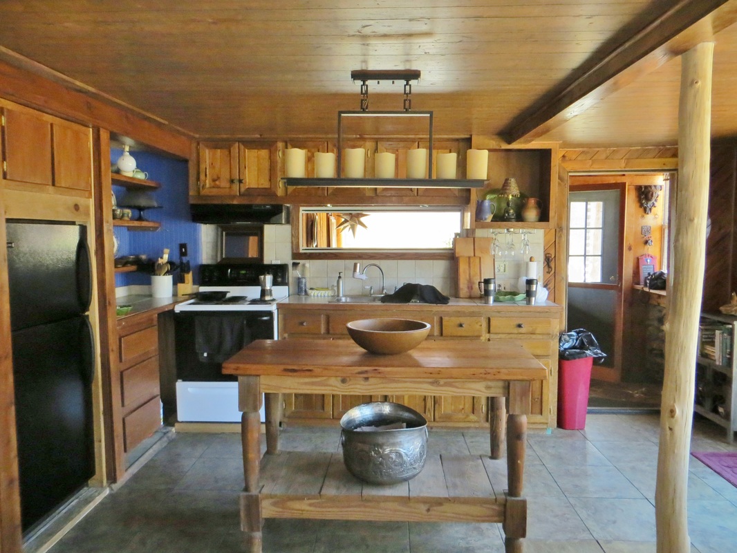 Picture of a kitchen with a paneled ceiling